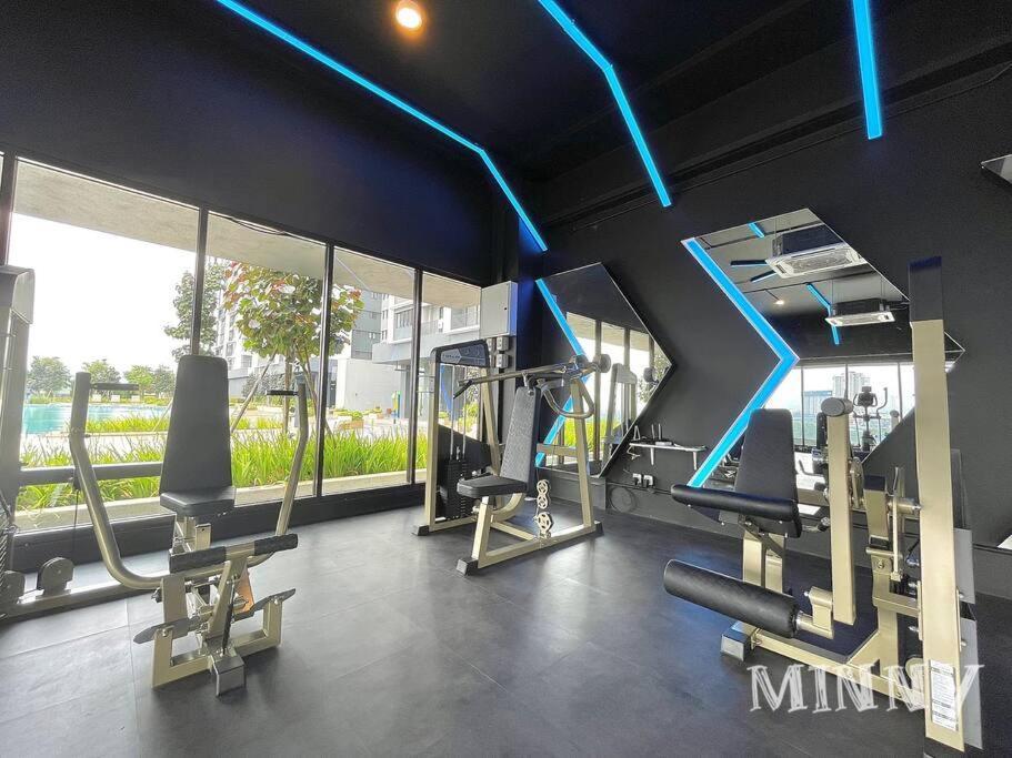 Netizen Near Mrt Couple Balcony Suite #31 Kampong Bukit Dukong المظهر الخارجي الصورة