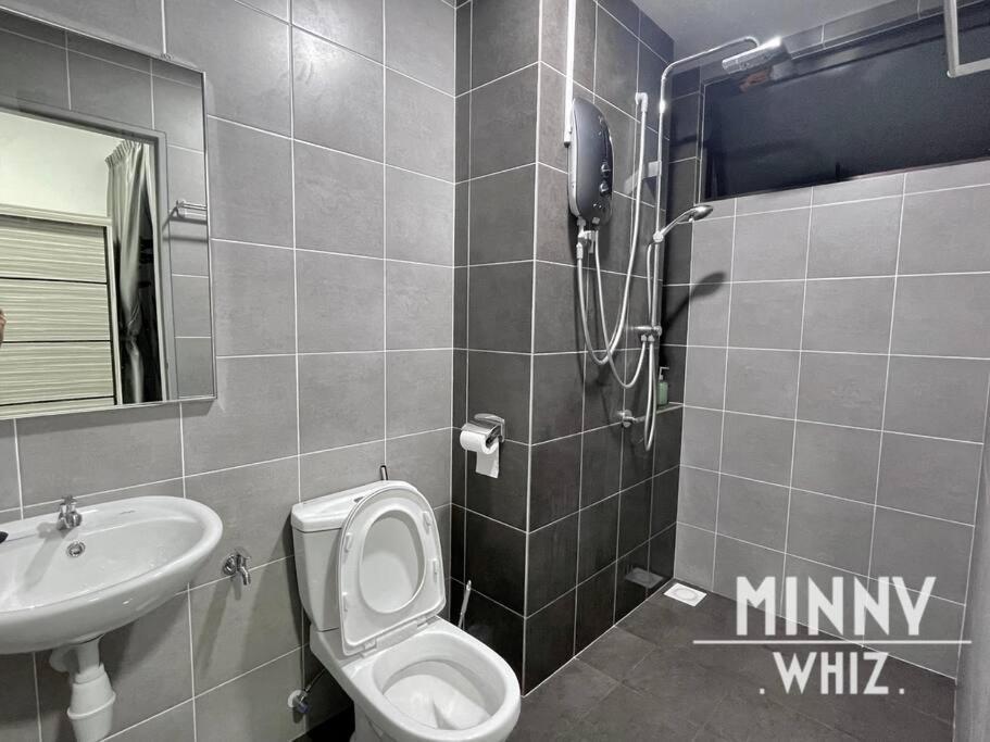 Netizen Near Mrt Couple Balcony Suite #31 Kampong Bukit Dukong المظهر الخارجي الصورة
