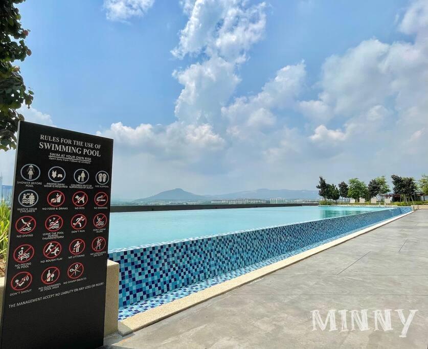 Netizen Near Mrt Couple Balcony Suite #31 Kampong Bukit Dukong المظهر الخارجي الصورة