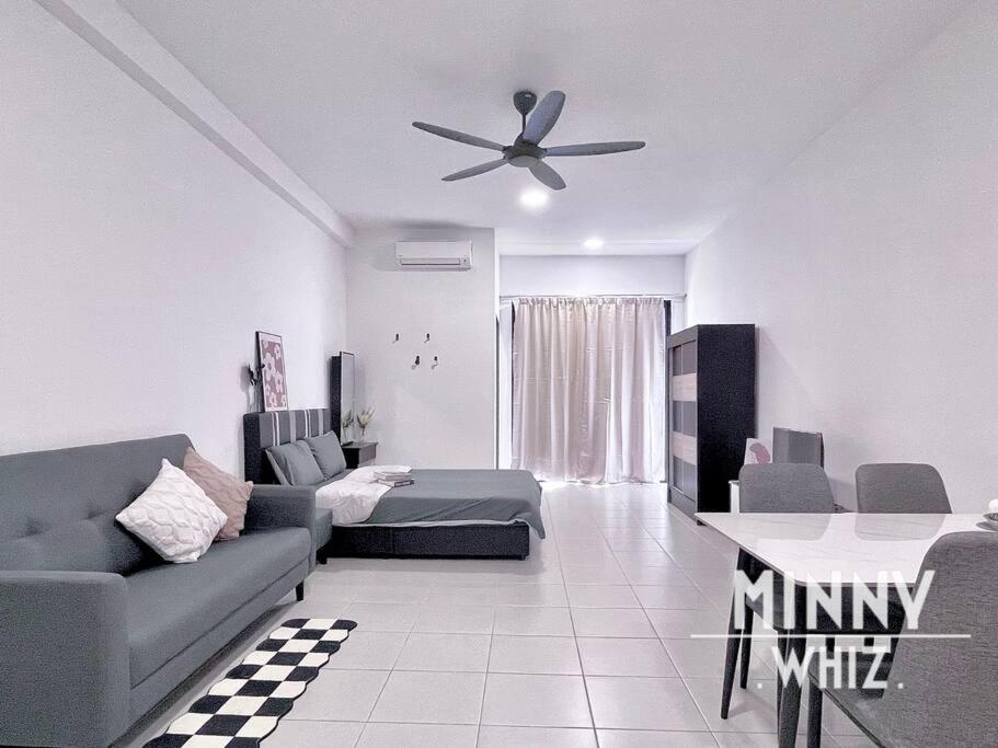 Netizen Near Mrt Couple Balcony Suite #31 Kampong Bukit Dukong المظهر الخارجي الصورة